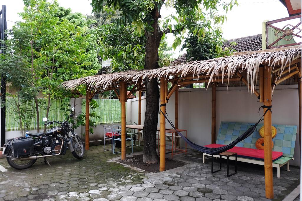 Hoz Bed & Breakfast Джокякарта Екстериор снимка