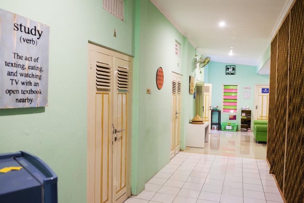 Hoz Bed & Breakfast Джокякарта Екстериор снимка
