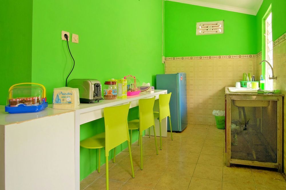 Hoz Bed & Breakfast Джокякарта Екстериор снимка